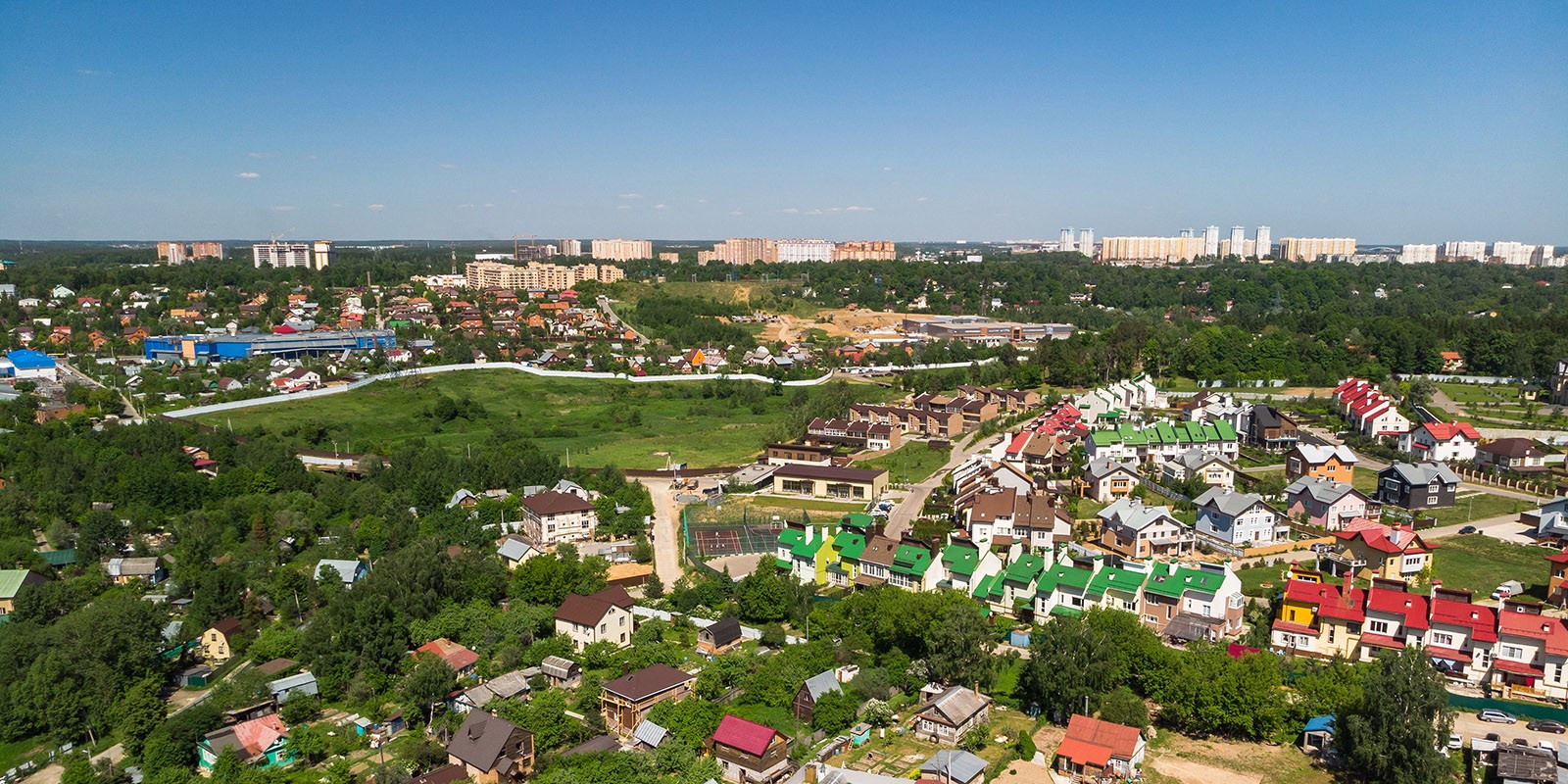 Где лучше жить: в городе или за городом