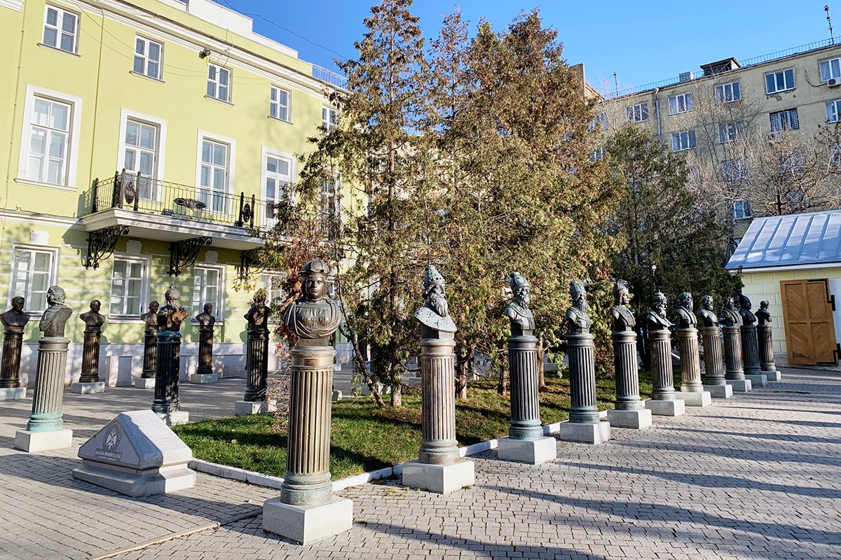 Аллея правителей. Бюсты Церетели