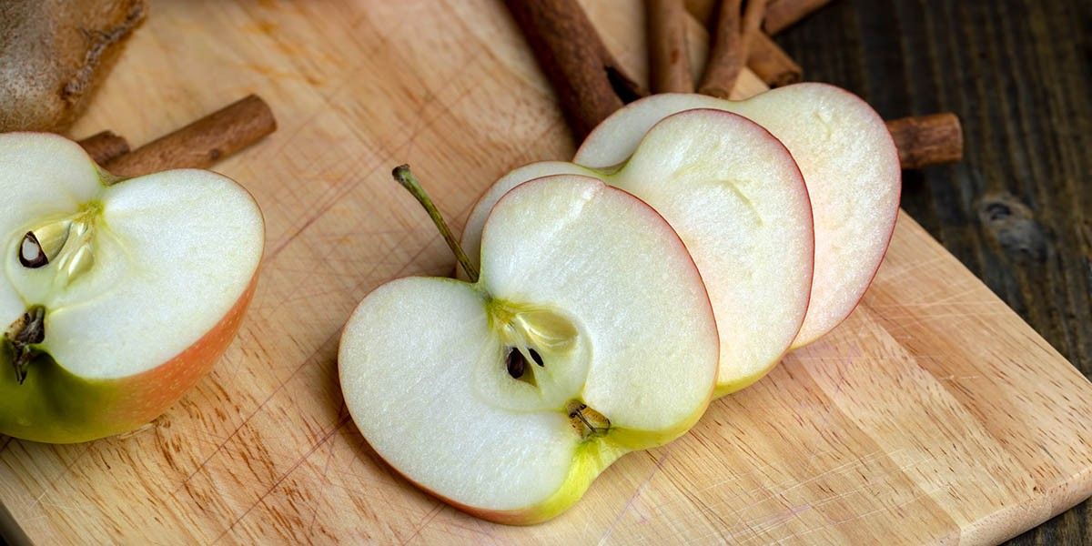 Что приготовить из дачных яблок, если варенье уже некуда ставить
