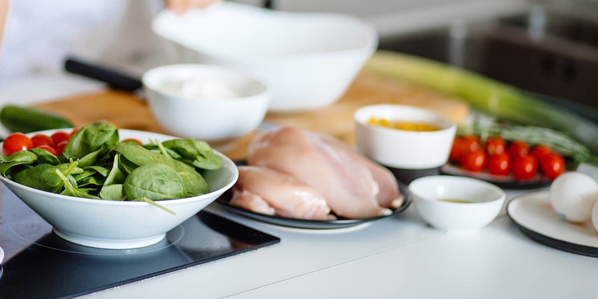 Салат с куриной грудкой: простые и вкусные рецепты