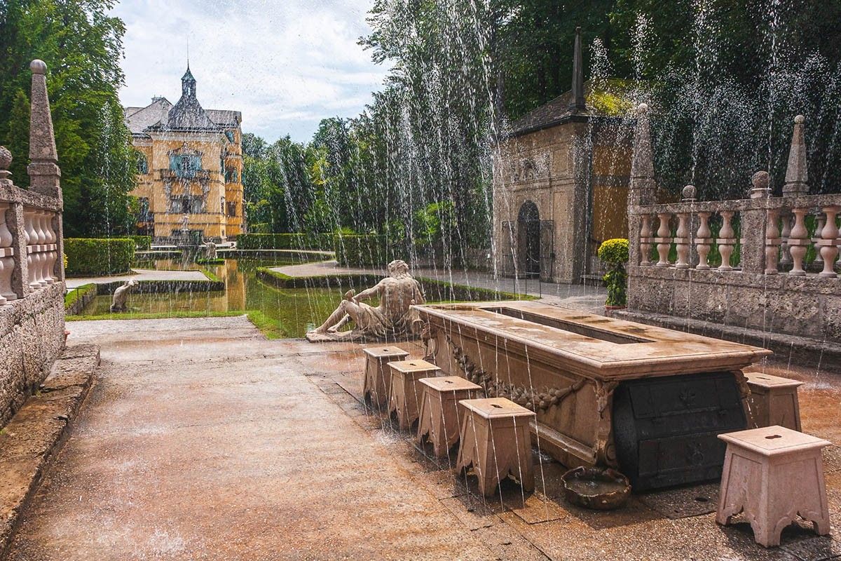 Дворец Хельбрунн