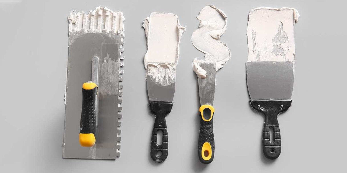 Как подготовить потолок к покраске: руководство по шпаклевке для начинающих