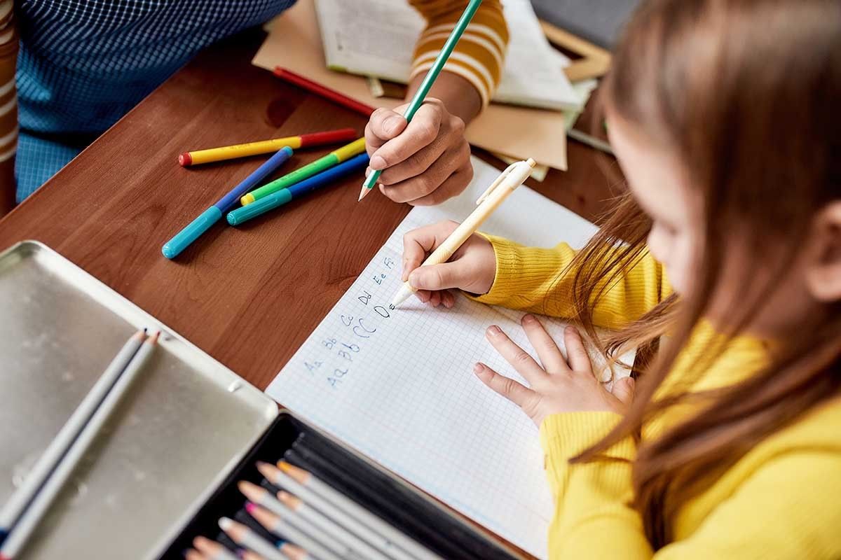 как научить ребенка красиво писать