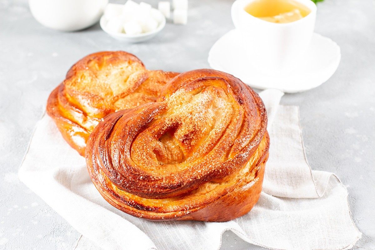 плюшки с сахаром из дрожжевого теста