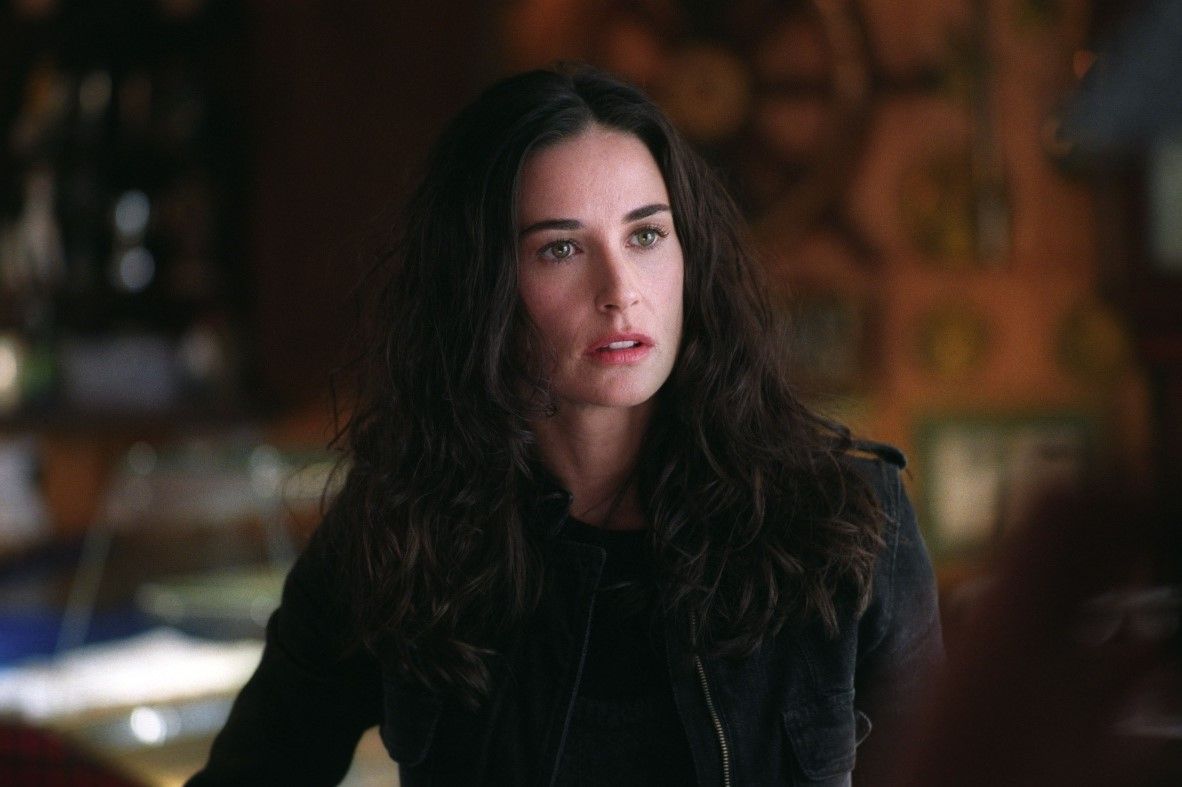 актриса Мур