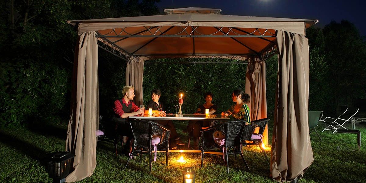 Как дешево построить беседку своими руками из дерева или металла