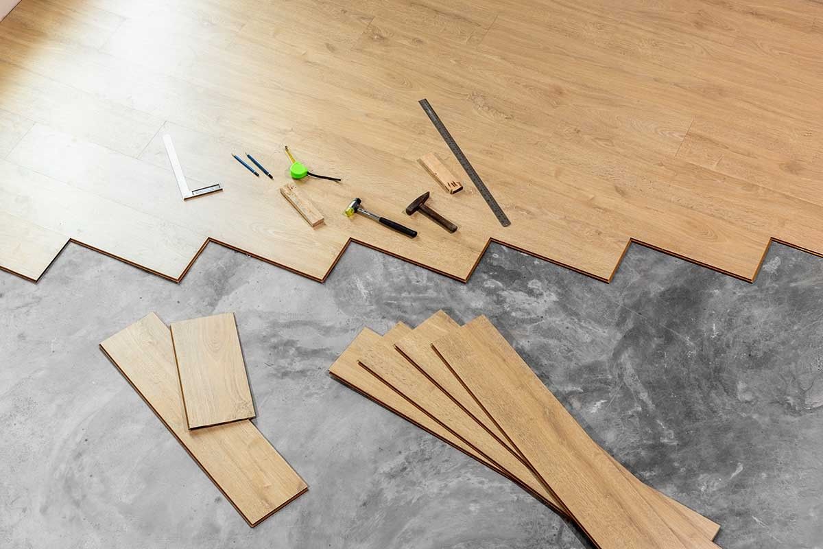 чем выровнять деревянный пол под ламинат