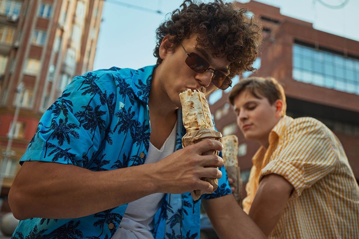 человек с шавермой