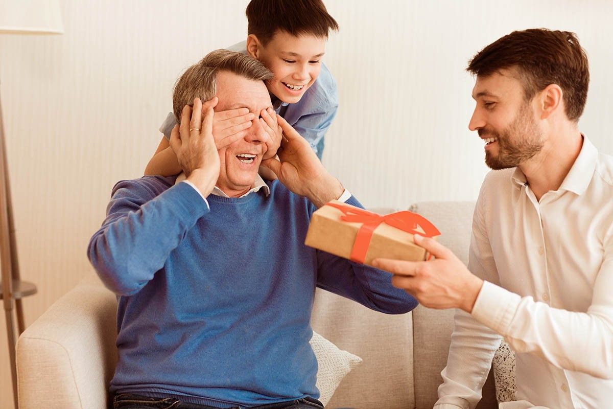 отец подарок