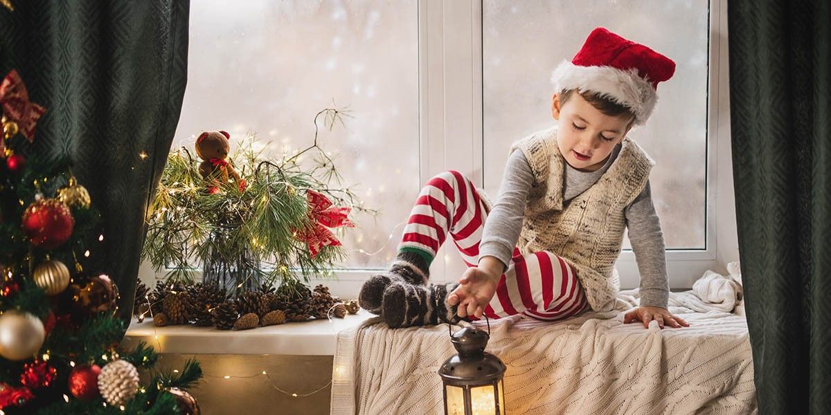 Как украсить окна и подоконники на Новый год