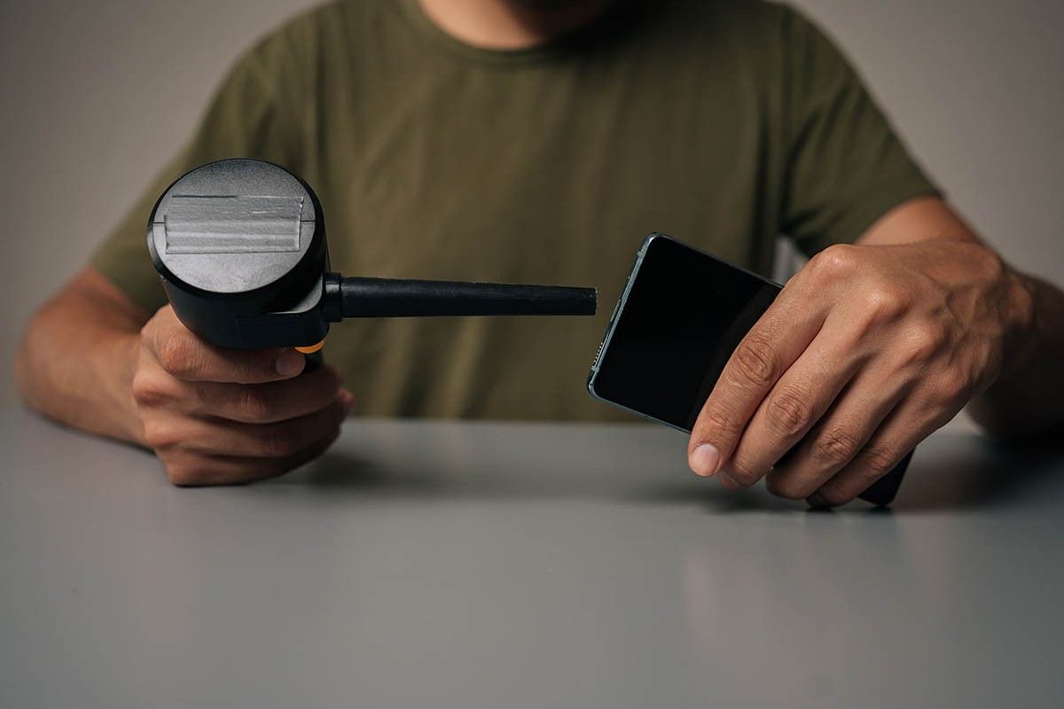 как почистить динамик от грязи