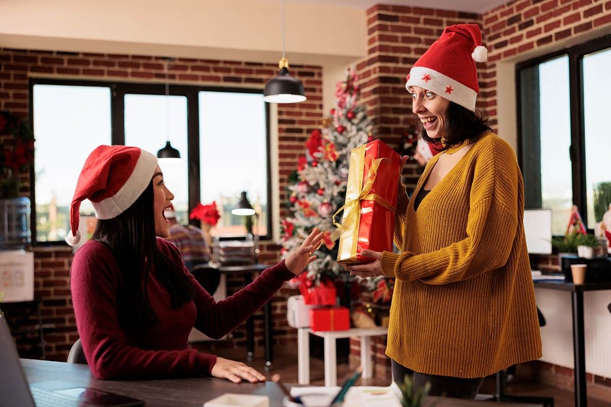 подарок коллеге на новый год