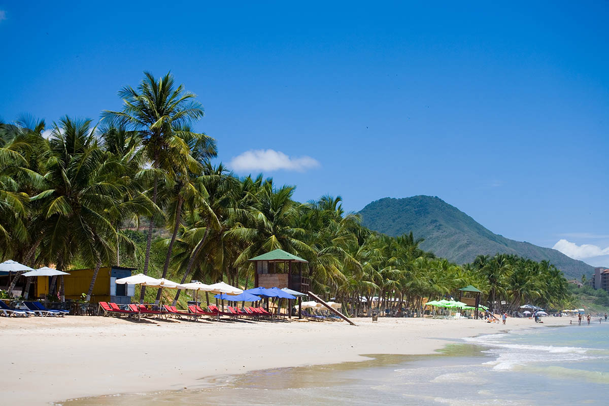 куда поехать зимой на море 2025