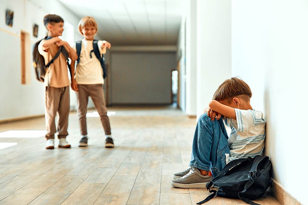 ребенок буллит других