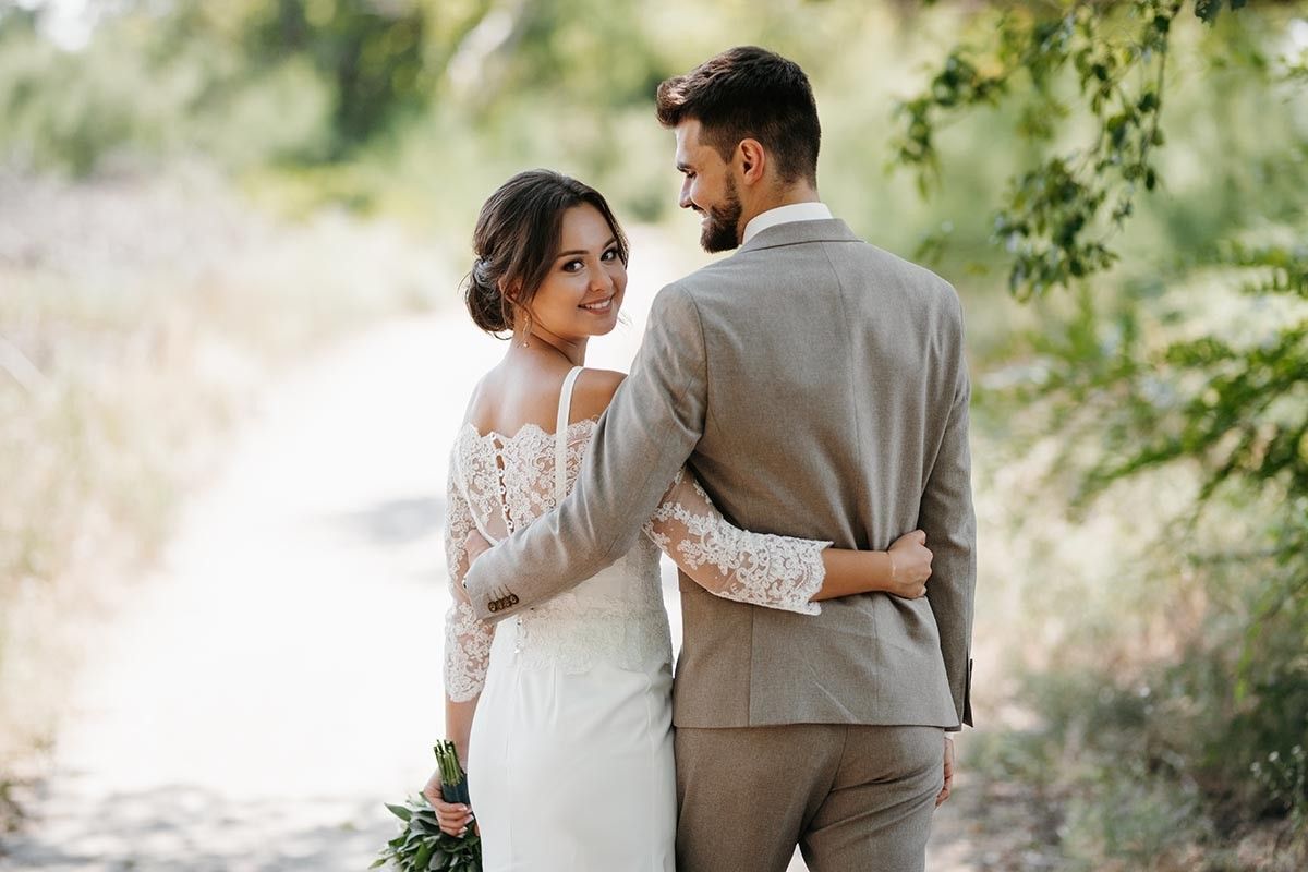 Молодожены