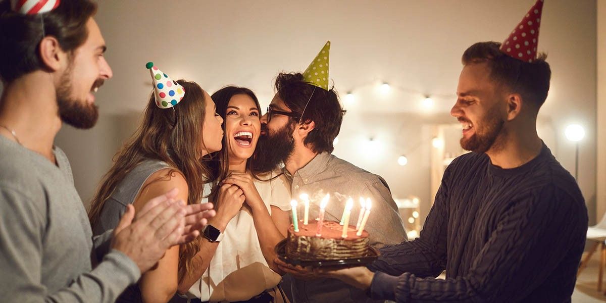 Можно ли дарить деньги: суеверия, традиции и реальные правила