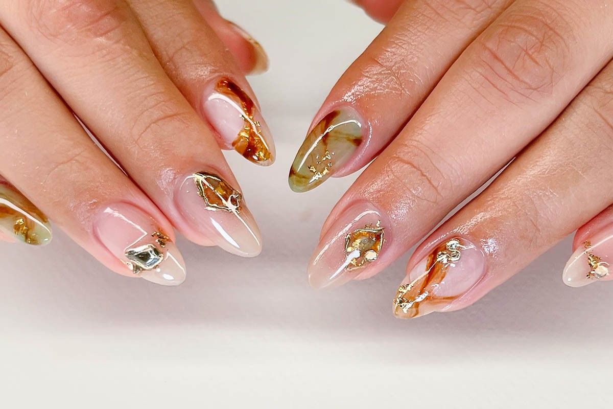 золотой маникюр