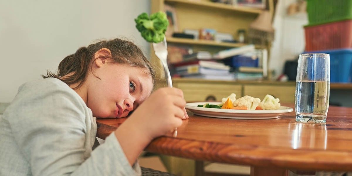 Как научить ребенка есть овощи и фрукты: шаги, которые действительно помогают