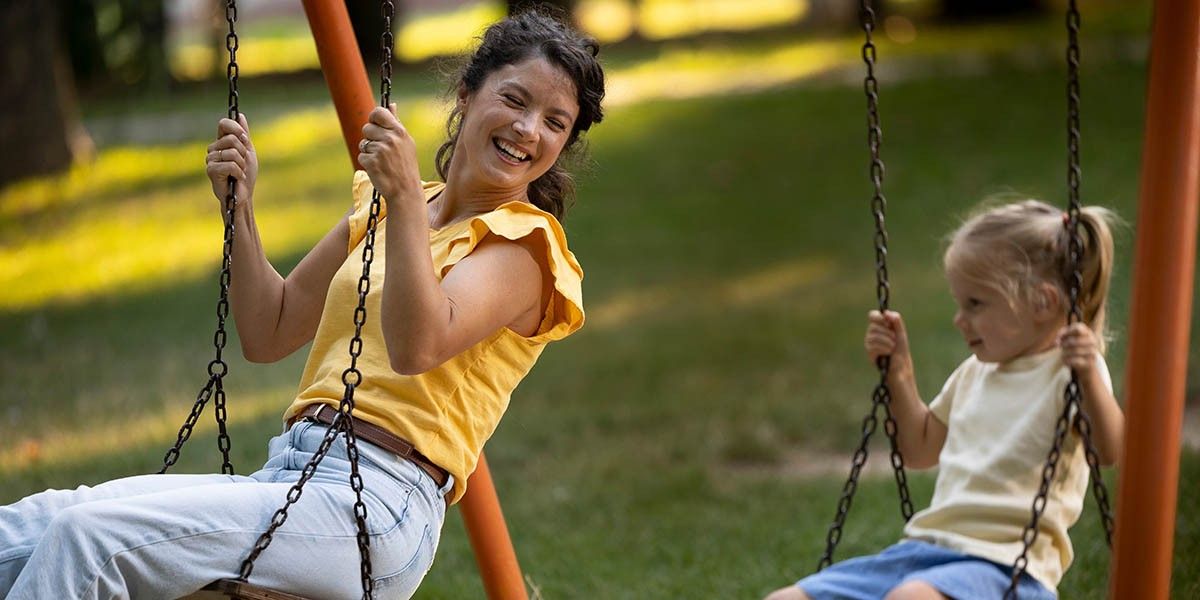 Как сделать качели для дачи из дерева и металла