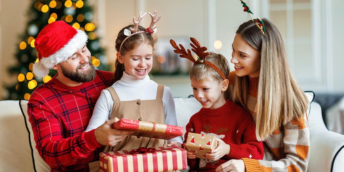 190+ идей недорогих подарков на Новый год 2026: бюджетные и оригинальные сюрпризы