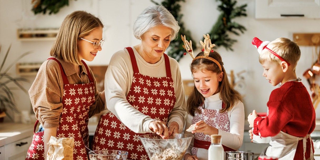 Что подарить бабушке на Новый год 2026: 50+ идей для уюта и здоровья