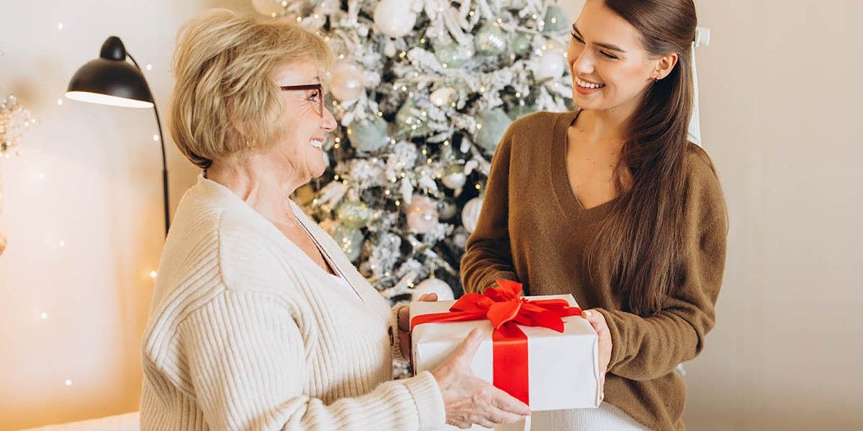 140 идей, что подарить родителям парня или девушки на Новый год 2026