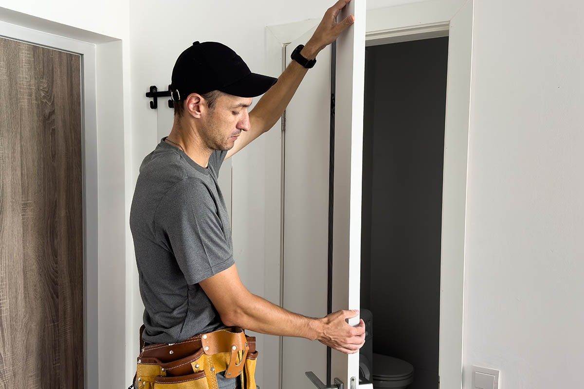 скрипят двери в квартире