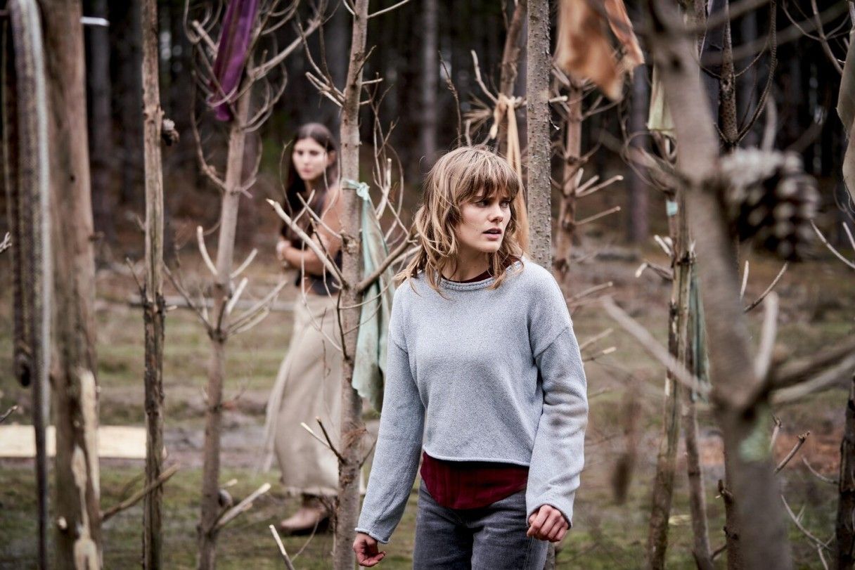 Миа Чаллис, Элизабет Каллен