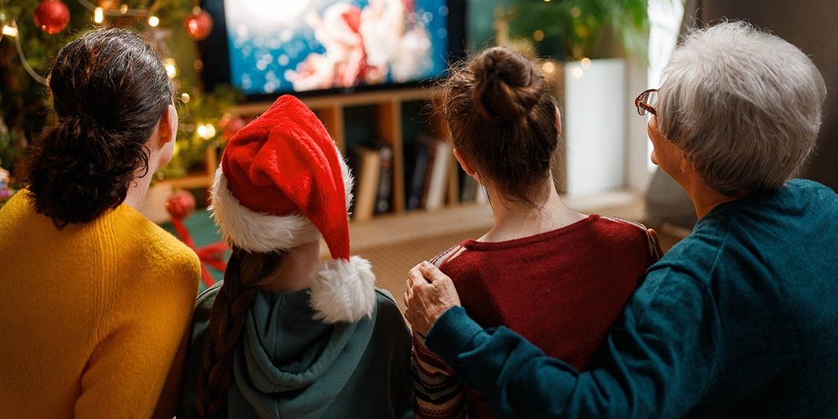 Почему мы смотрим «Иронию судьбы» и «Один дома» каждый год