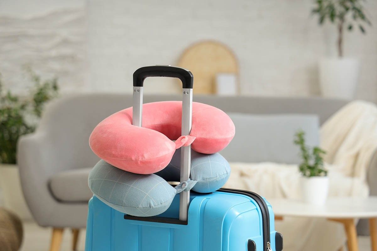 подушка для шеи в самолет какая лучше