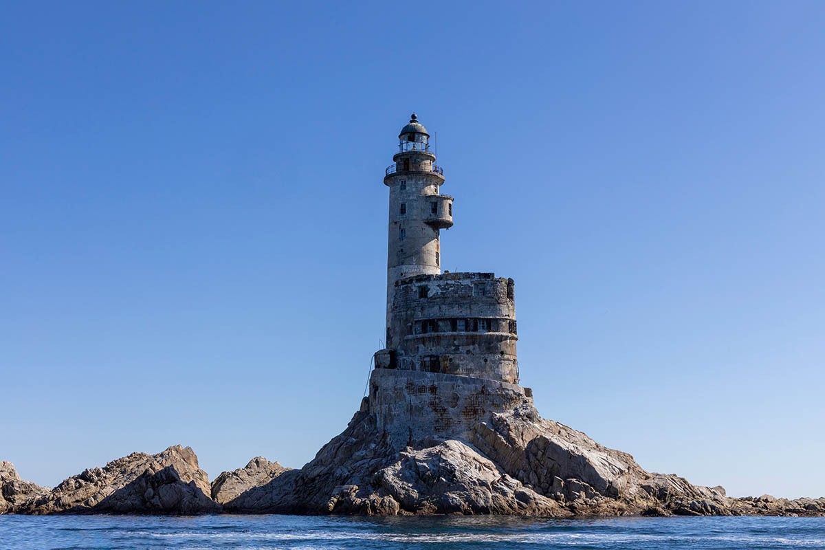 где маяки в России