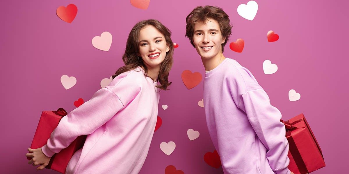 Более 100 идей: что подарить парню на 14 февраля, чтобы не показаться банальной