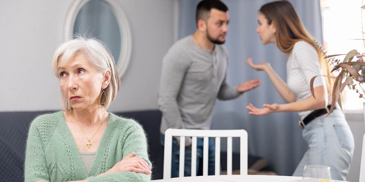 Почему свекрови так не любят невесток: налаживать контакт или держать дистанцию?