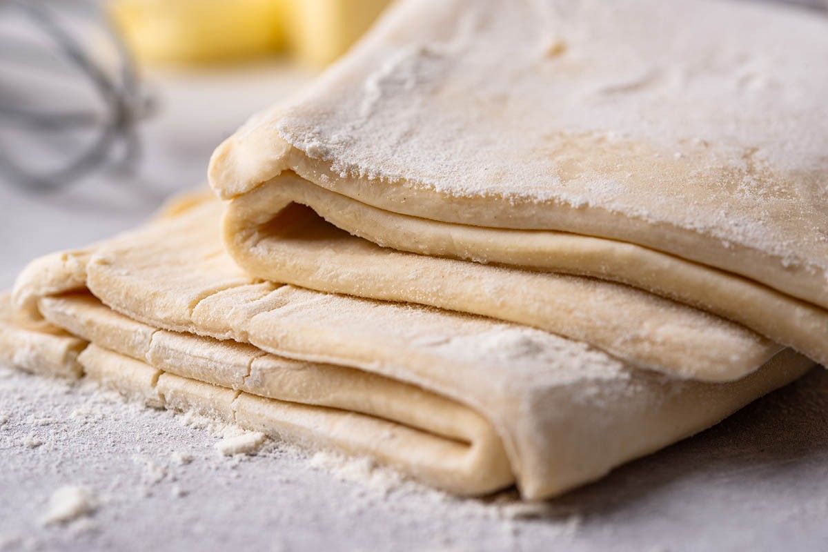 наполеон из слоеного теста