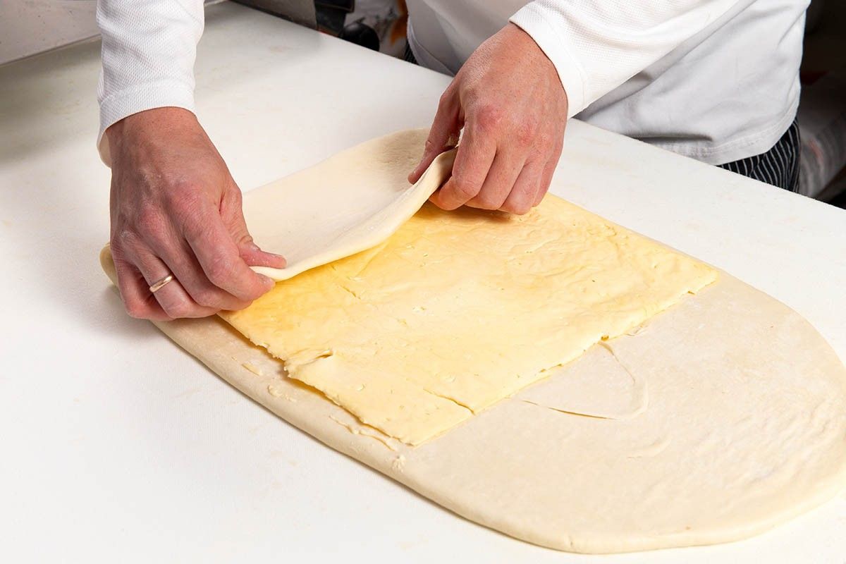 наполеон из слоеного теста