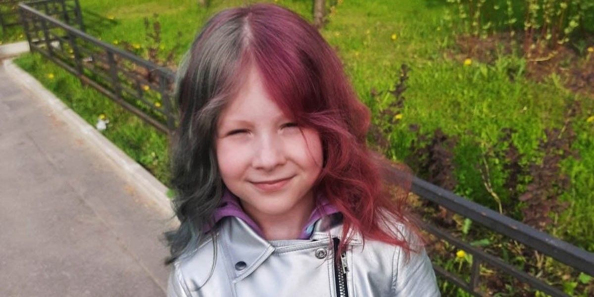 Дочь-подросток захотела покрасить волосы в яркий цвет, и вот почему я разрешила