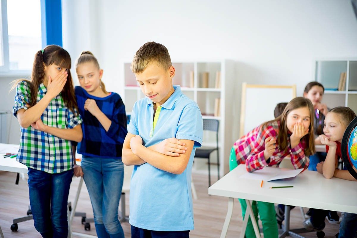 учитель оскорбляет ребенка в школе