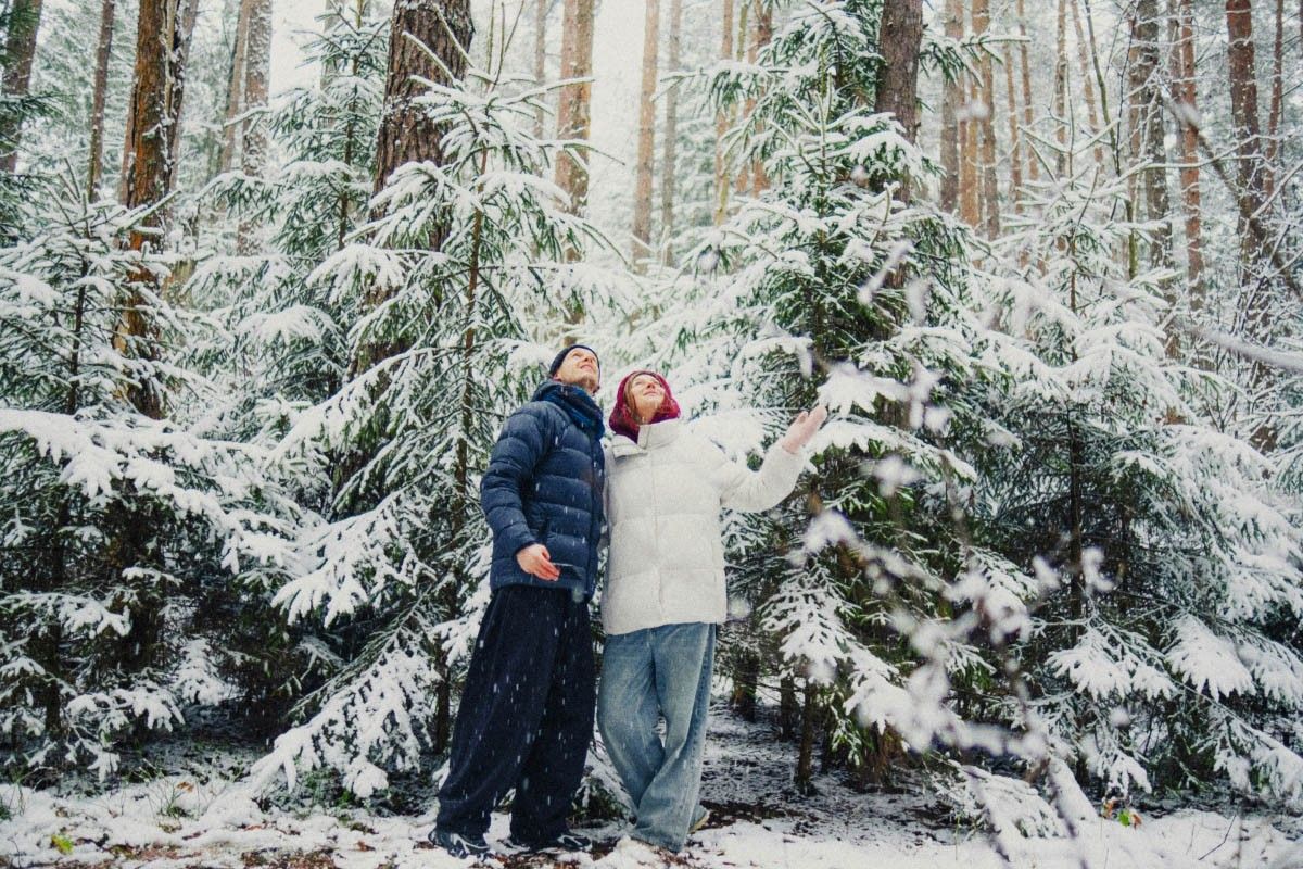 пара свидание зимой