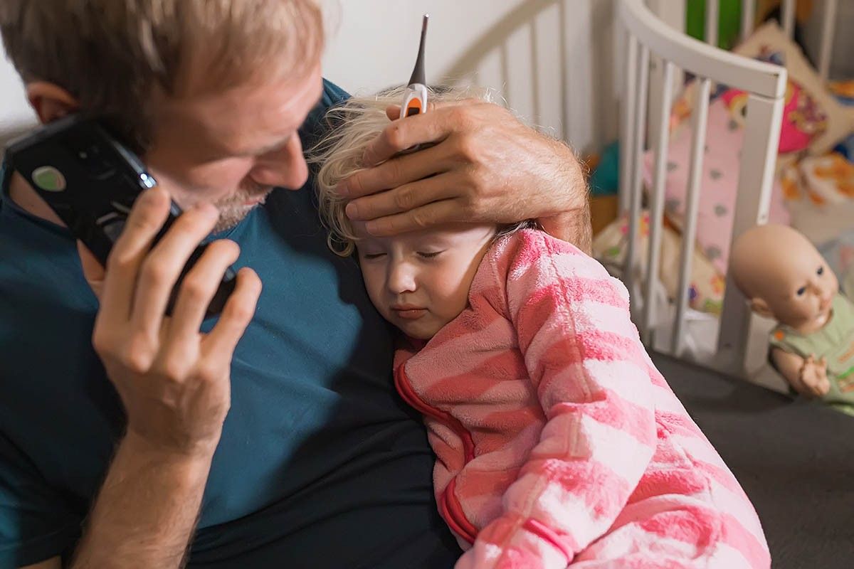 больничный по уходу за ребенком кто оплачивает