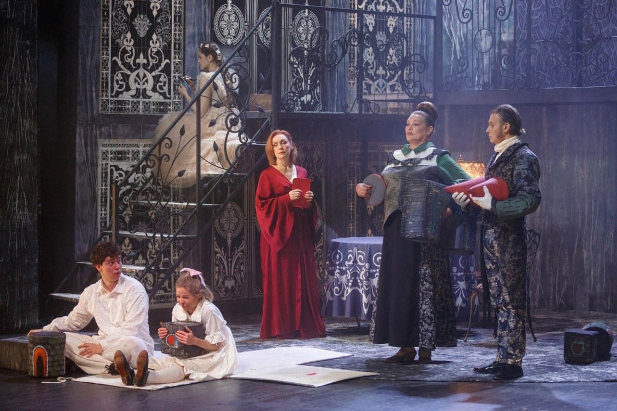 репертуар театров на 8 марта