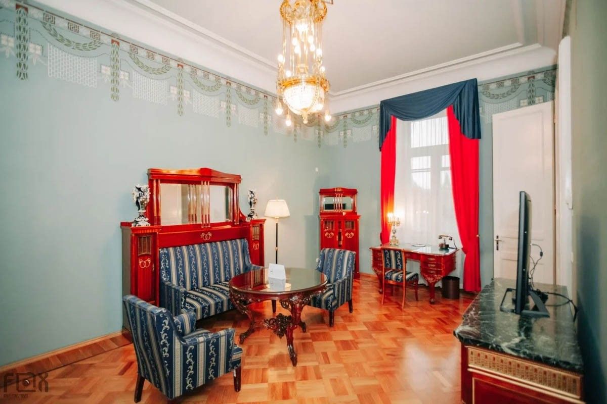 где отметить 8 марта