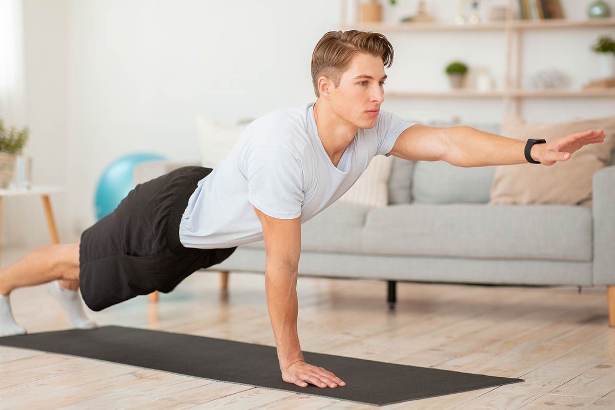 как стоять в планке правильно