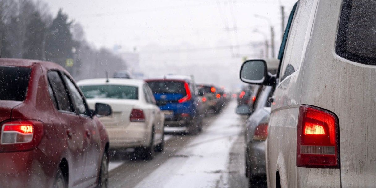 В центре Москвы перекрыли движение: где ввели ограничения и почему