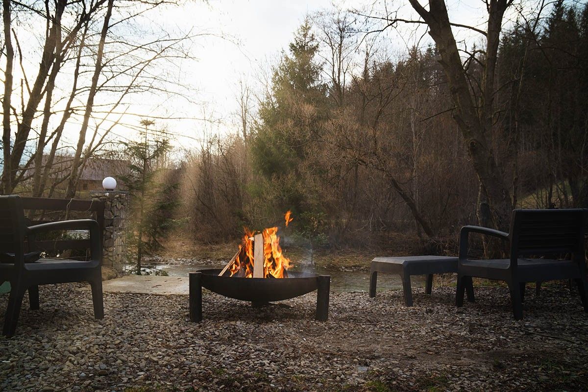 как сделать костровую зону на даче