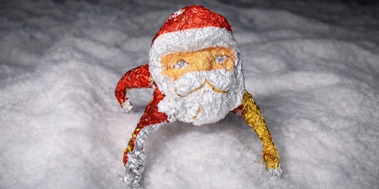 «Гугу гага»: что за мем со страшным Дедом Морозом из фольги, который всех пугает