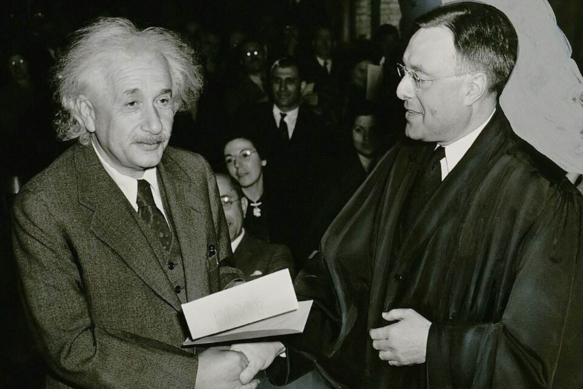 альберт эйнштейн