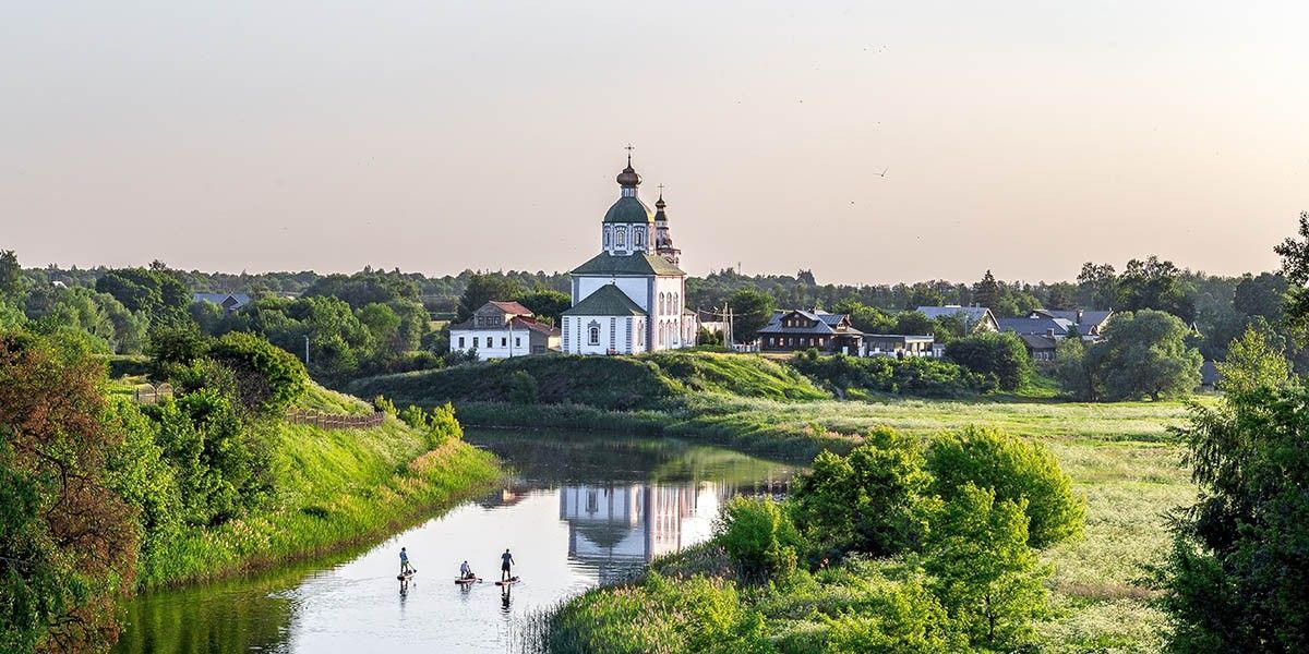 Куда поехать на майские праздники в 2026 году в России: маршрут по Золотому кольцу