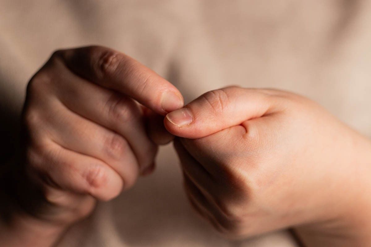 почему слоятся ногти причины