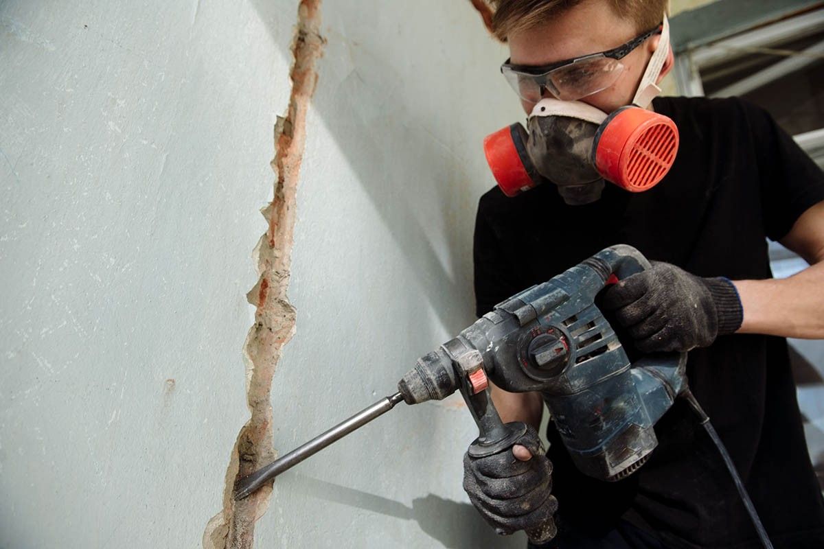 можно ли штробить несущие стены