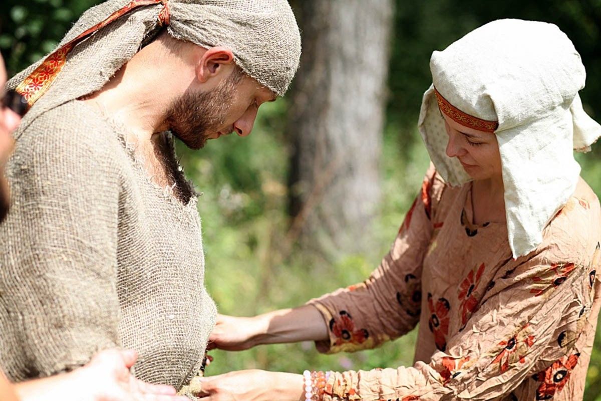 парень и девушка в славянских образах